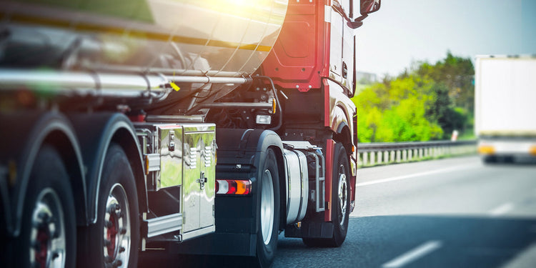 4 must-have accessories for long haul truckers